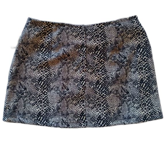 Y2K Micro Mini Skirt Faux Snakeskin - 11 12 M Large -Charlotte Russe NWT - Picture 2 of 9